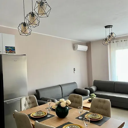 Arjola Apartment *